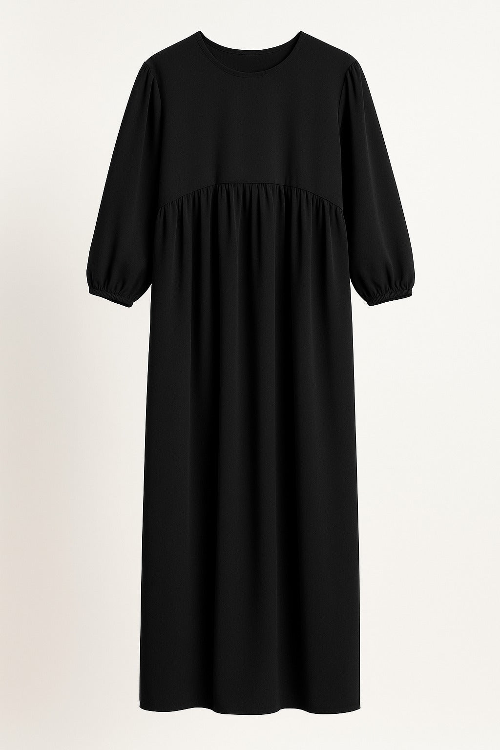 Abaya Amira diep zwart, maxi jurk met hoge tailleplooien en 3/4 mouw.