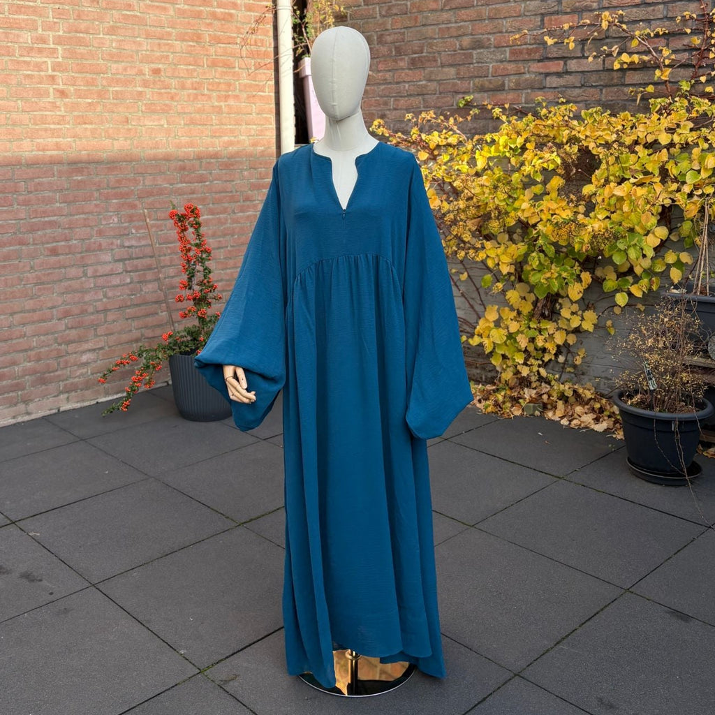 Abaya Maryam Deep Teal – empire-lijn met rimpels, wijde bell-sleeves, maxi-lengte