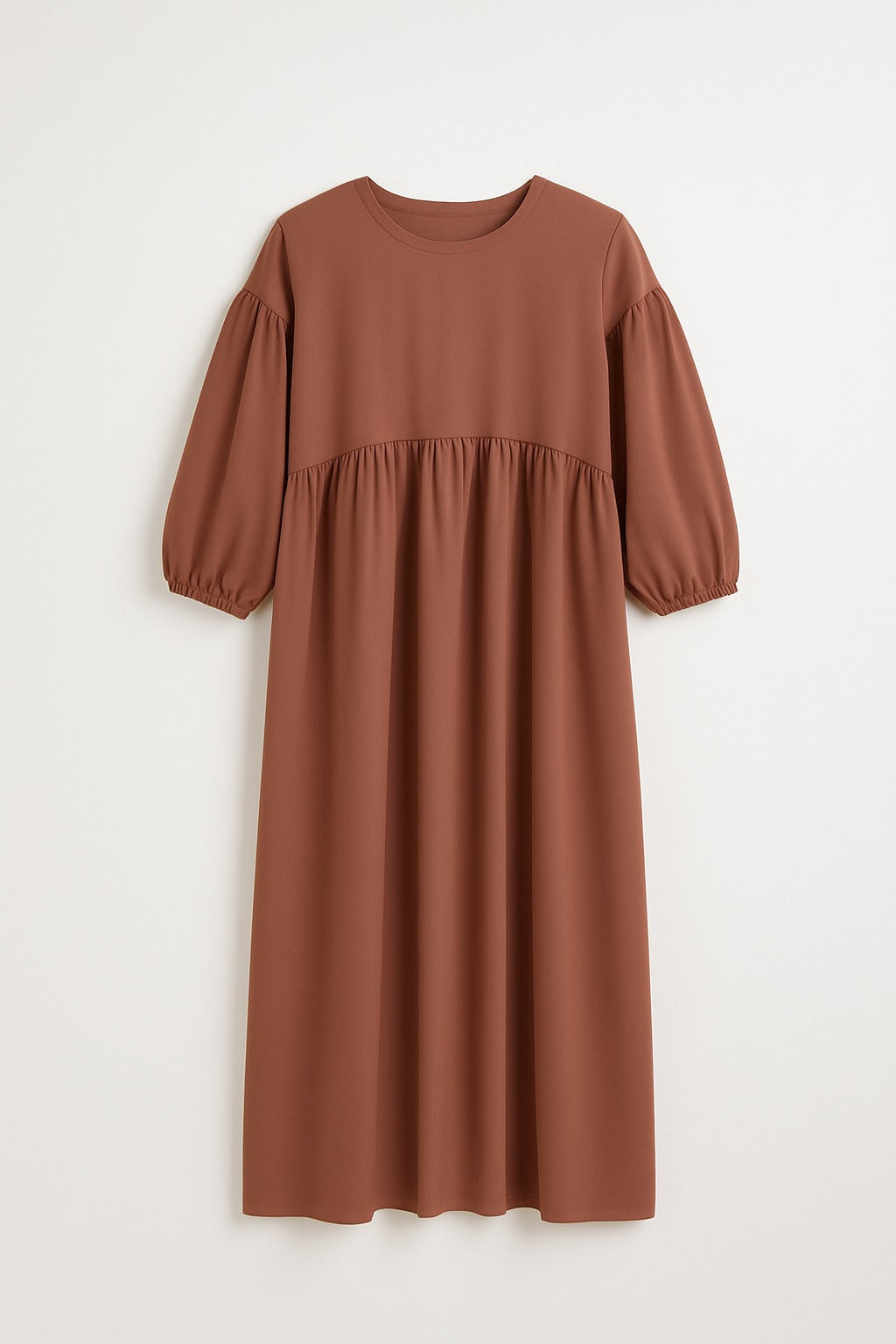 Abaya Amira terracotta, maxi jurk met hoge tailleplooien en 3/4 mouw.