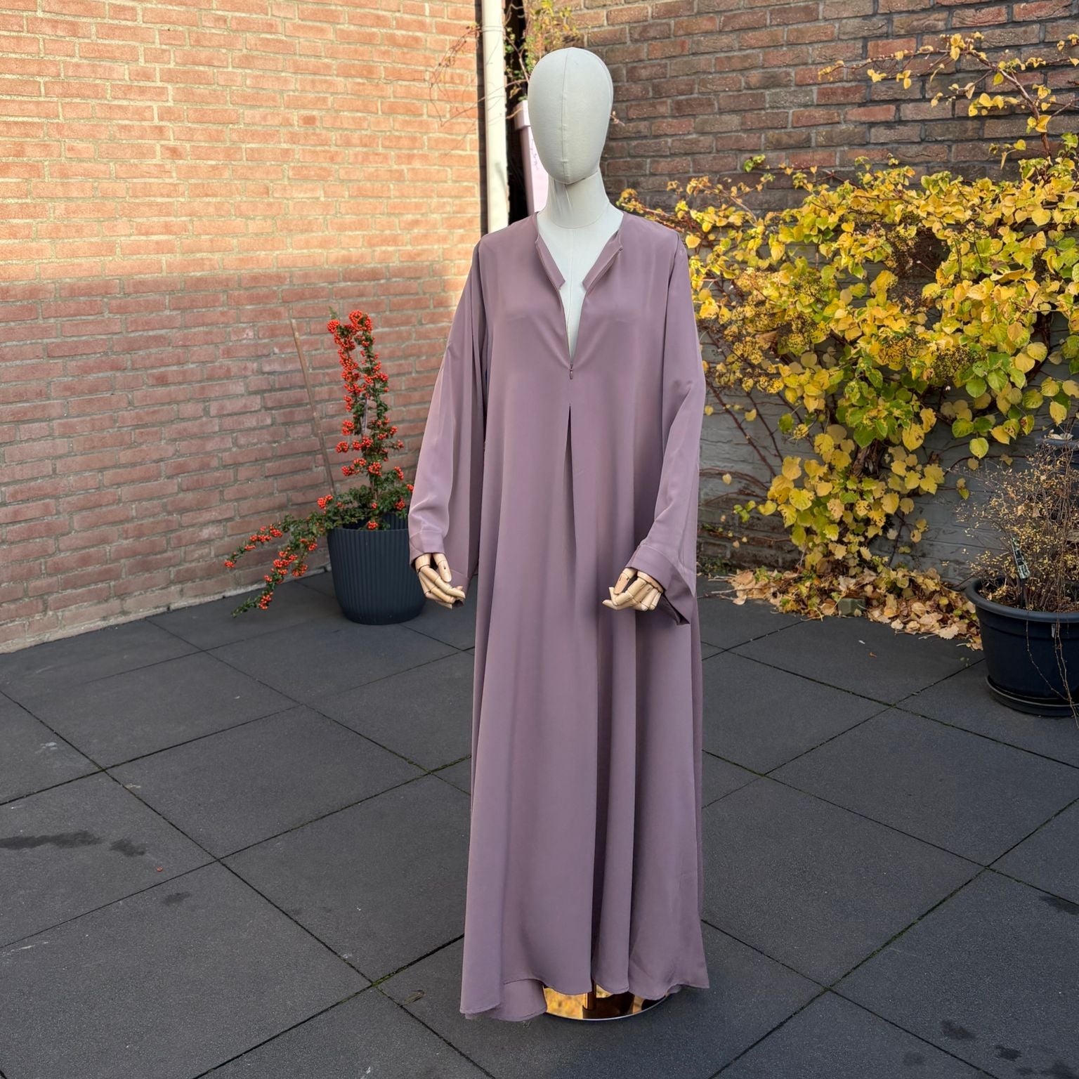 Abaya Nour PINK – batwing mouw met drukknopen, middenplooi, maxi-lengte